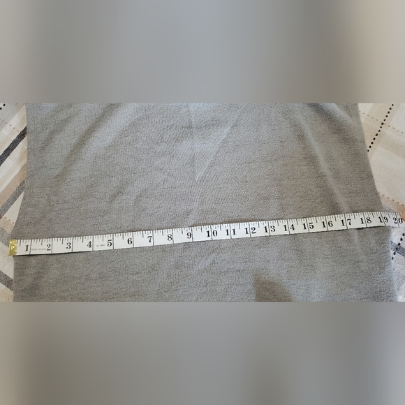 AND NOW THIS GRAY CROPPED MUSCLE TOP XL - Picture 7 of 9